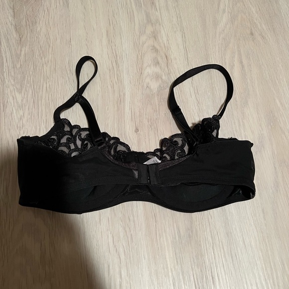 Victoria’s Secret Lace Bra in Black - Picture 4 of 5